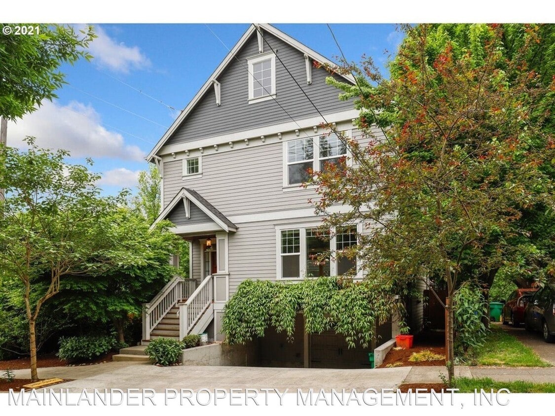 Primary Photo - 4 br, 2.5 bath House - 433 SE 30TH AVE.