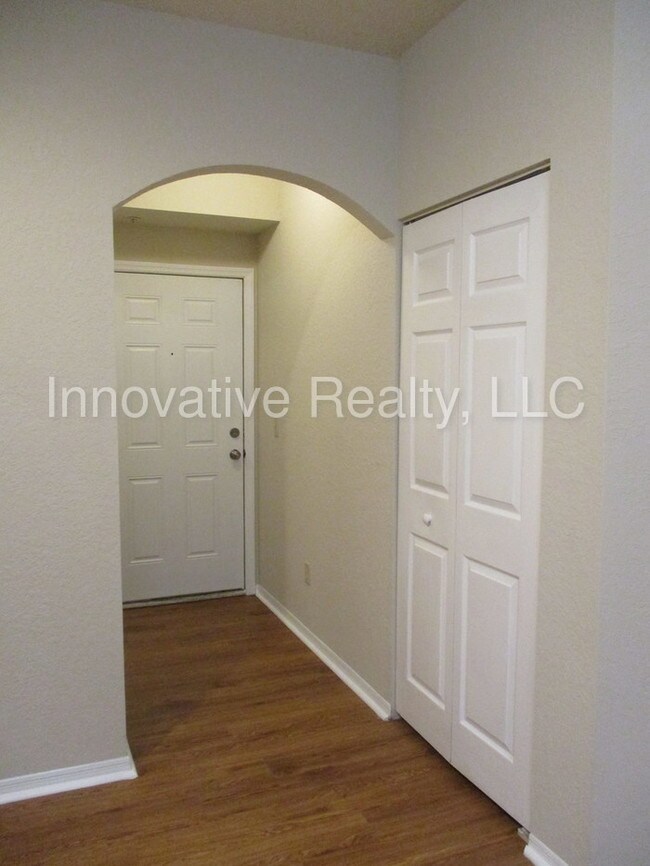 Building Photo - 824 Camargo Way