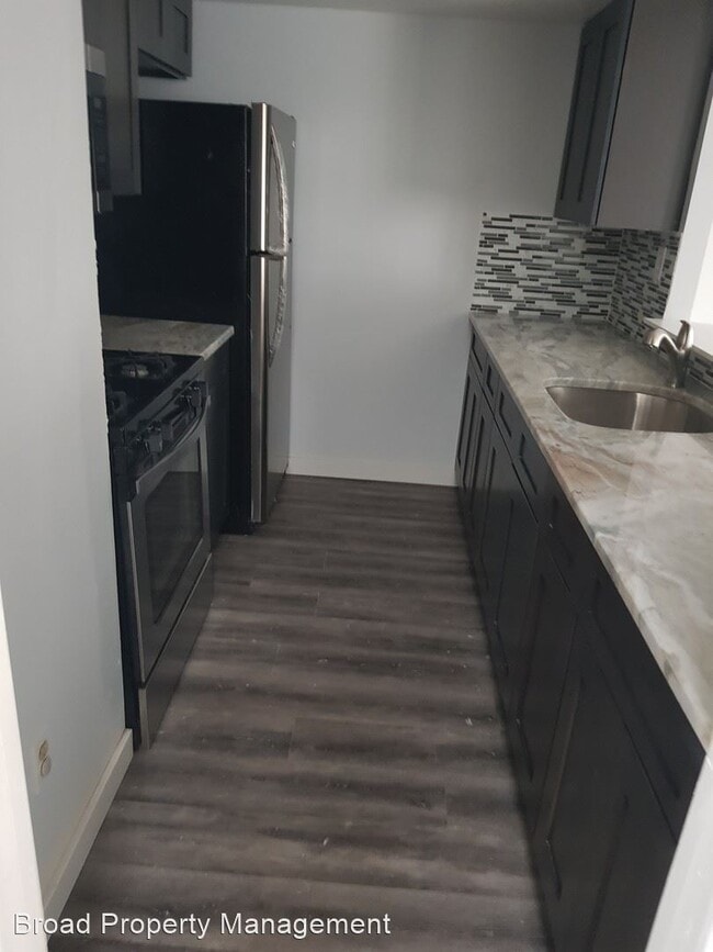 Building Photo - 2 br, 1 bath Apartment - 151 N. 9th Street