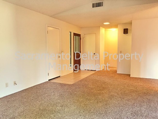 Foto del edificio - 8048 Cammeray Dr