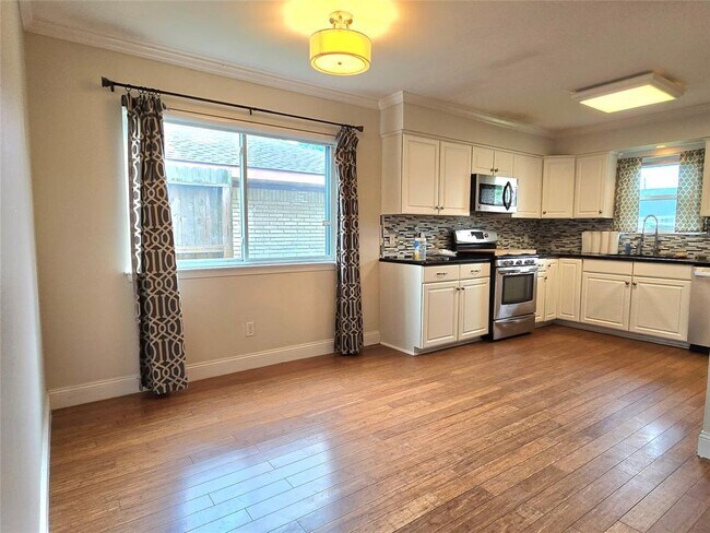 Building Photo - 10907 Overlea Dr