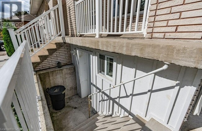 Building Photo - 271 Carson Dr