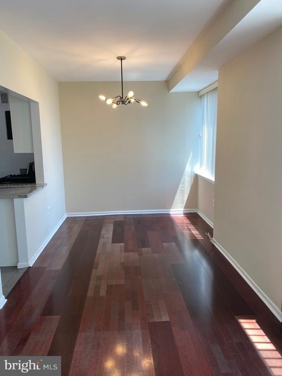 Foto del edificio - 4390 Lorcom Ln