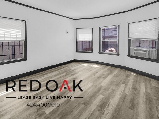 Foto del edificio - Spacious Two Bedroom with New Stainless St...