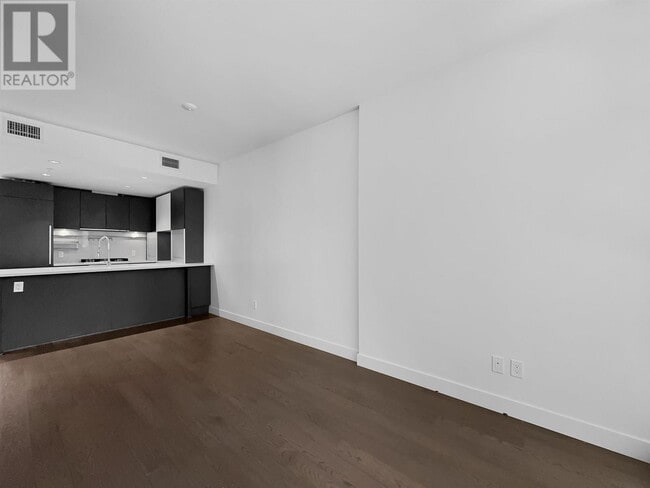Photo du bâtiment - 288-288 W 1st Ave