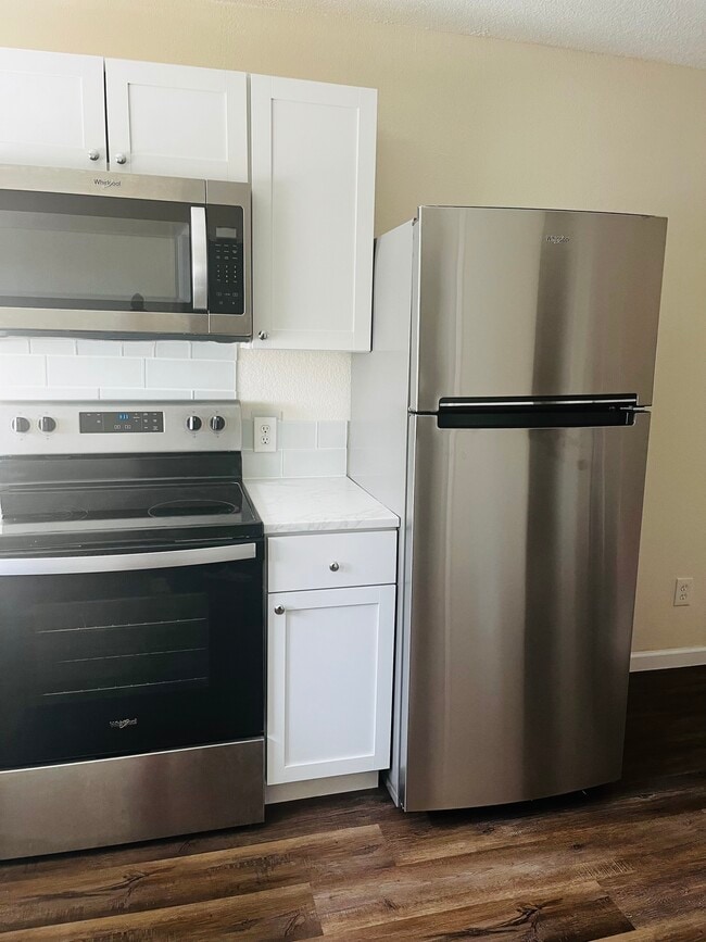 Building Photo - 405 Westcliff Cir