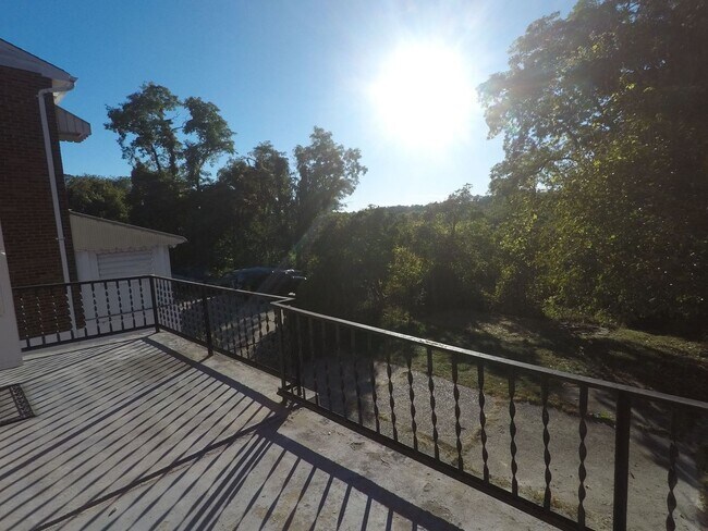 Foto del edificio - 3 Bedroom/ 1 Bathroom House for Rent in Brookline!
