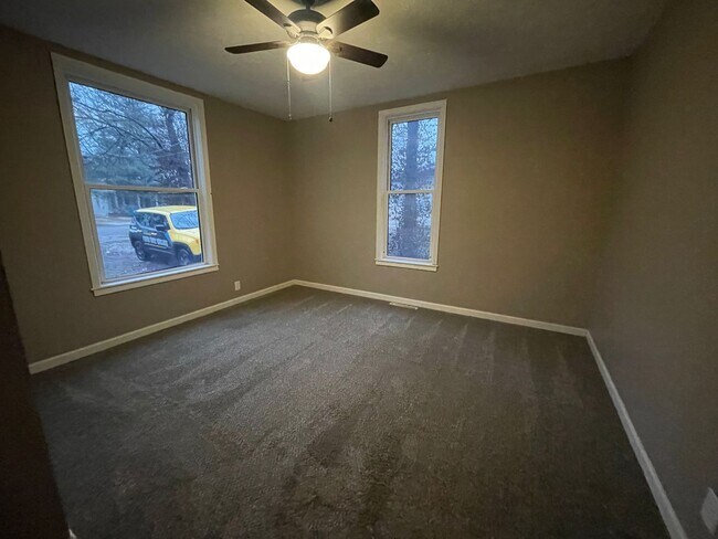 Foto del edificio - Recently Remodeled 3 bedroom 2 full bathro...