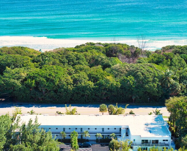 Foto del edificio - 365 N Ocean Blvd