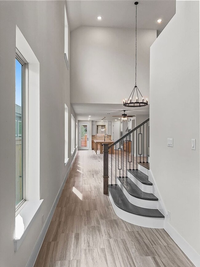 Building Photo - Modern Comfort and Style in Prime Gruene L...