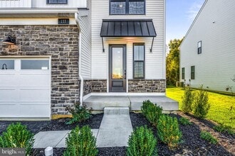Building Photo - 133 Alroy Rd