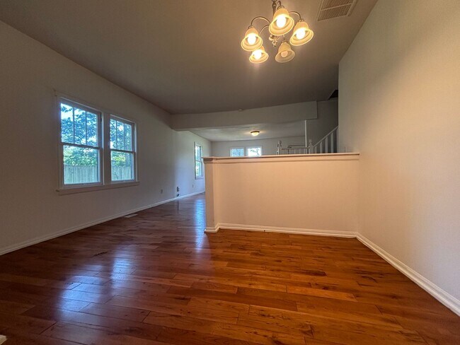 Building Photo - Available now 2 bedroom 1 bath with bonus ...