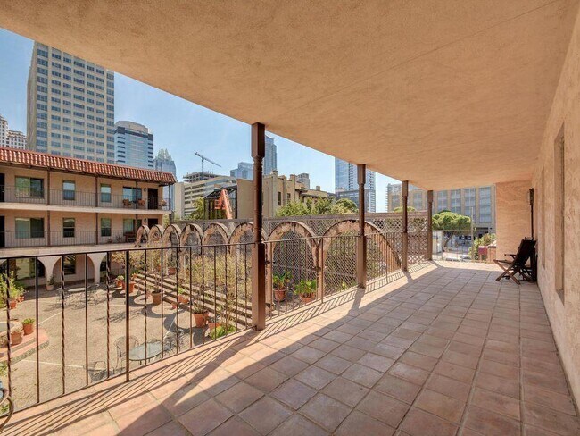 Foto del edificio - 505 W 7th St