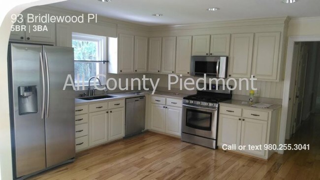 Foto del edificio - 93 Bridlewood Pl NE