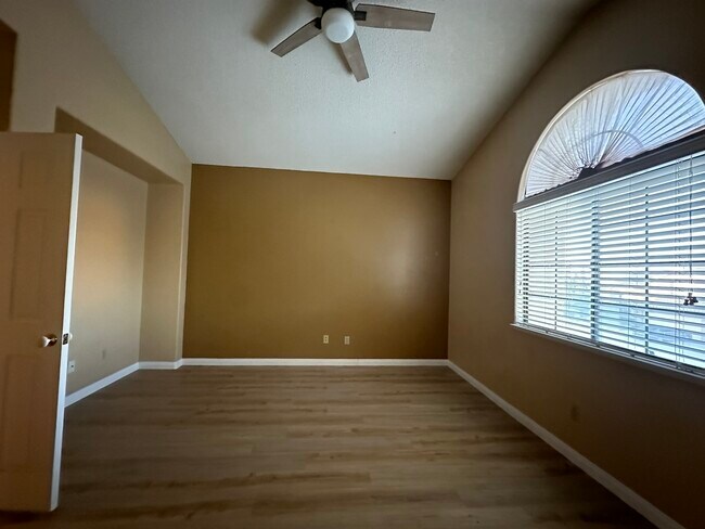 Building Photo - 42263 Valley Vista Dr