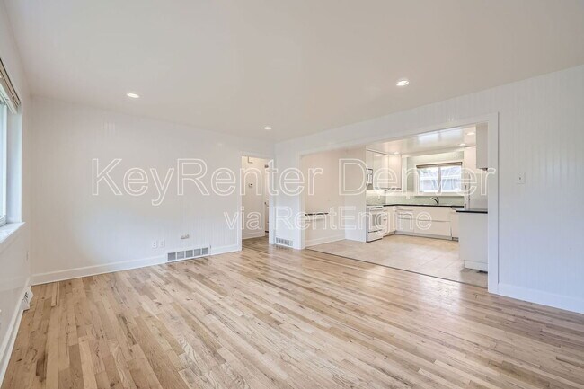Foto del edificio - 5870 W 5th Ave