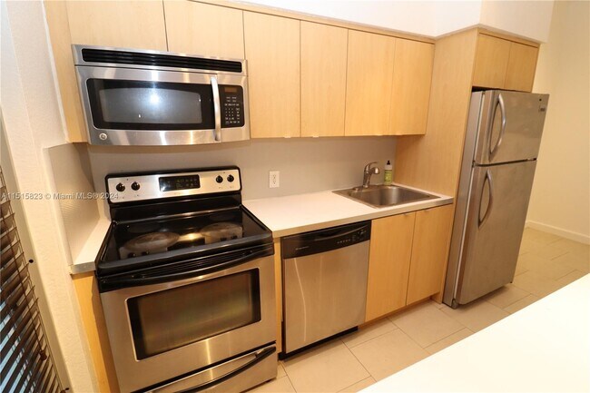 Building Photo - 6835 Rue Versailles Dr