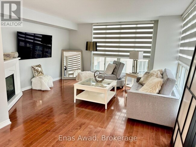 Photo du bâtiment - 2287 Lake Shore Blvd W