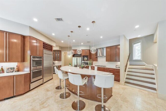 Building Photo - 5011 Green Pine Dr NE