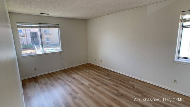 Foto del edificio - 914 Tenderfoot Hill Rd