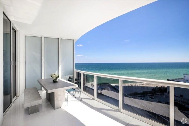 Building Photo - 15901 Collins Ave