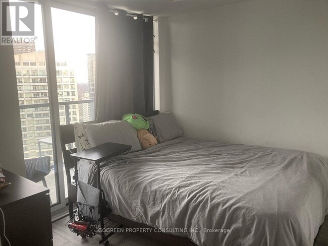 Building Photo - 159 Wellesley St E