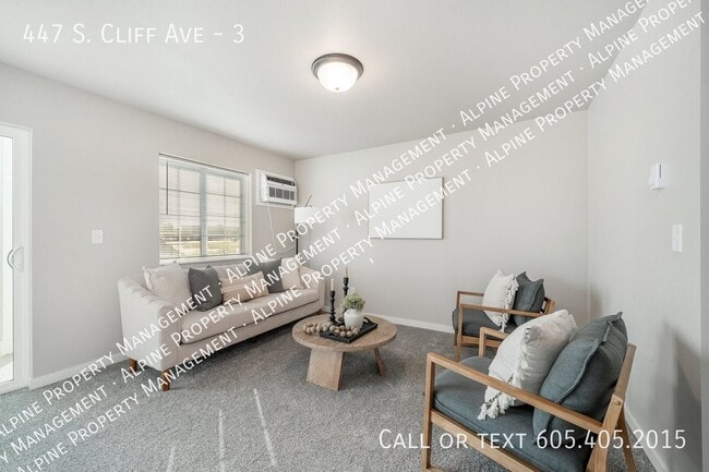 Building Photo - 447 S Cliff Ave