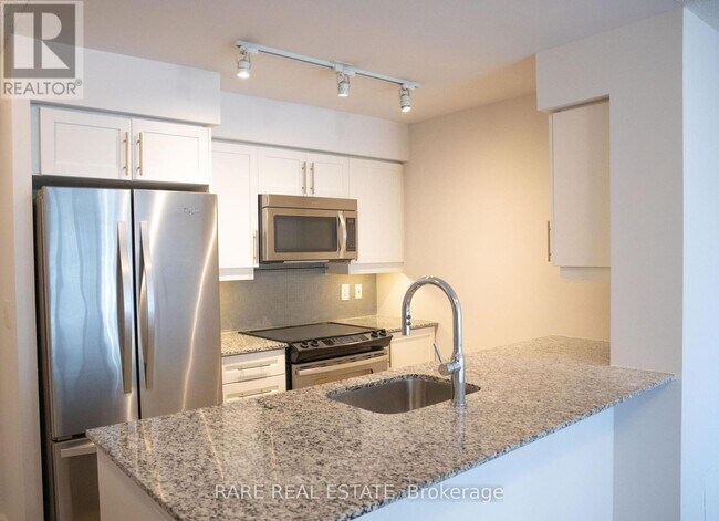 Building Photo - 35 Bastion St