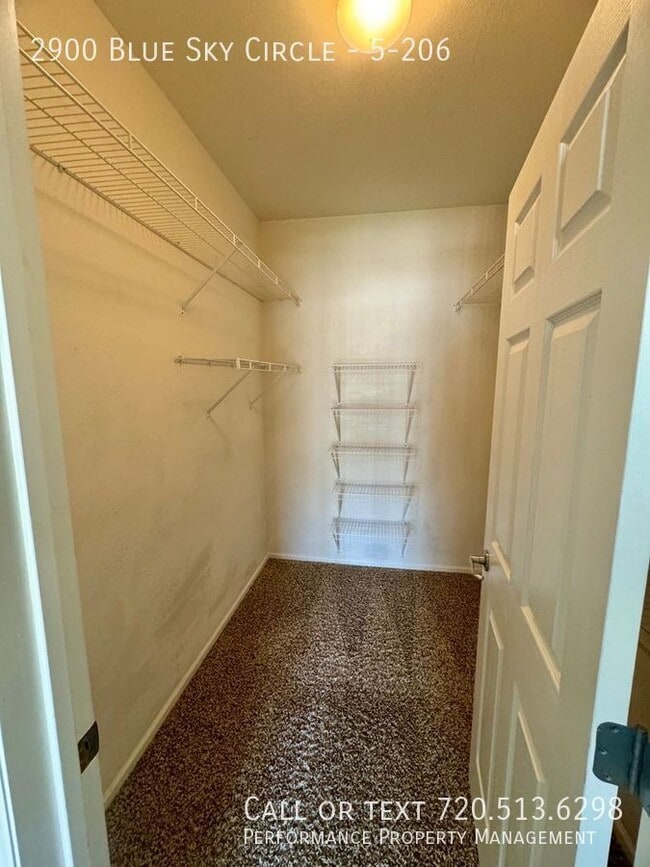 Foto del edificio - 2900 Blue Sky Cir