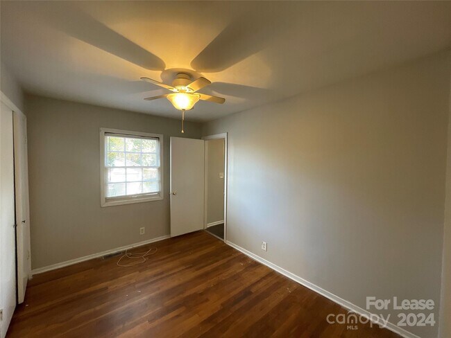 Building Photo - 2818 Ravencroft Dr