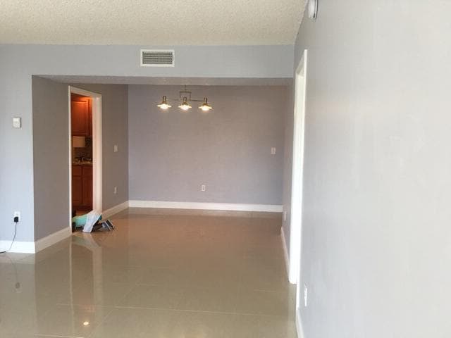 Building Photo - 4154 Inverrary Dr