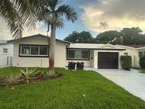 Building Photo - 526 S Rainbow Dr