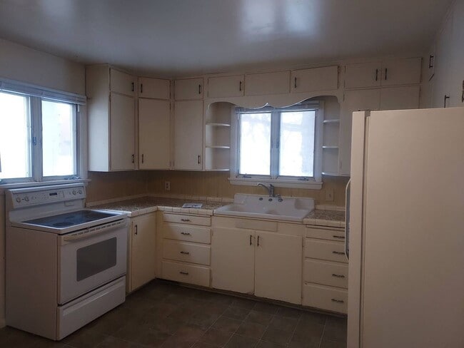 Building Photo - 720 S 9th Ave