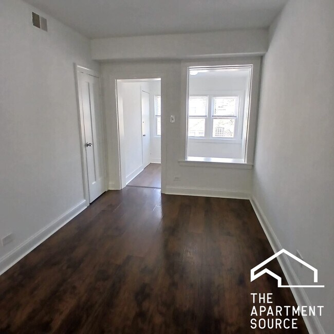 Foto del edificio - 4810 W Armitage Ave