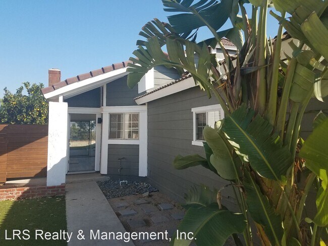 Building Photo - 2 br, 2 bath House - 160 S. Birchwood St.