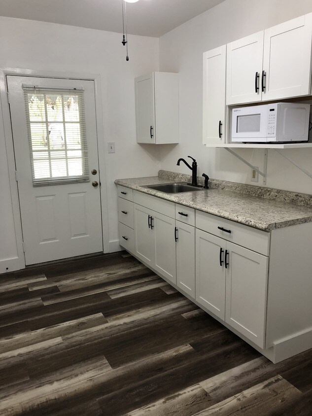 Foto principal - 93 Irvine St