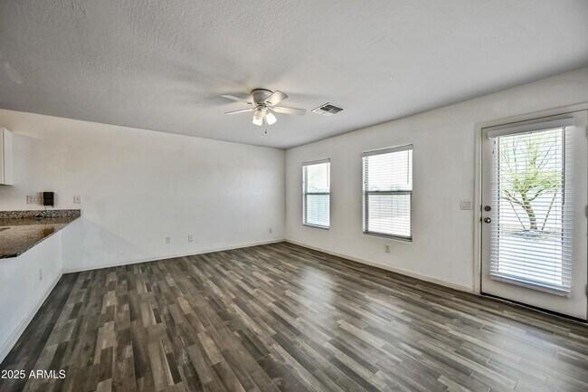Building Photo - 211 Azteca Dr