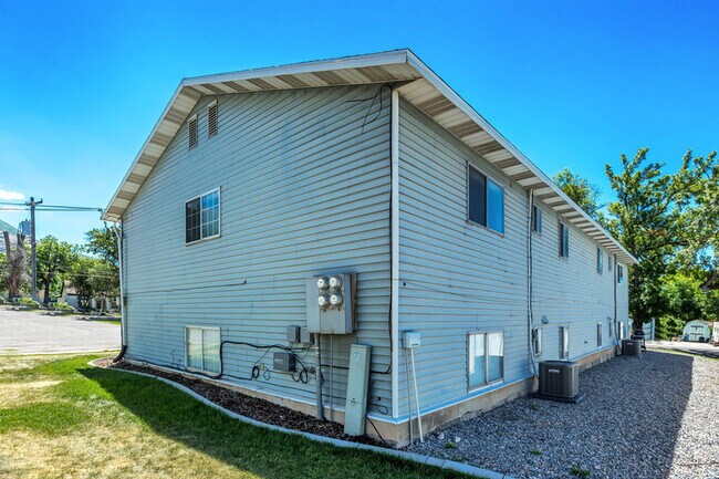 Building Photo - 255 E Center St