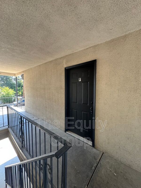 Building Photo - 524 S Encina St