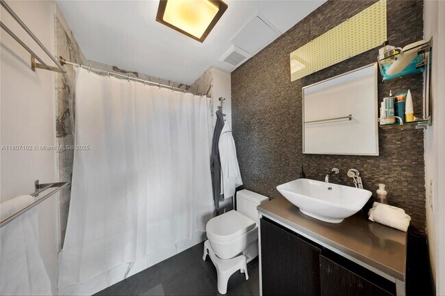 Foto del edificio - 1700 Meridian Ave