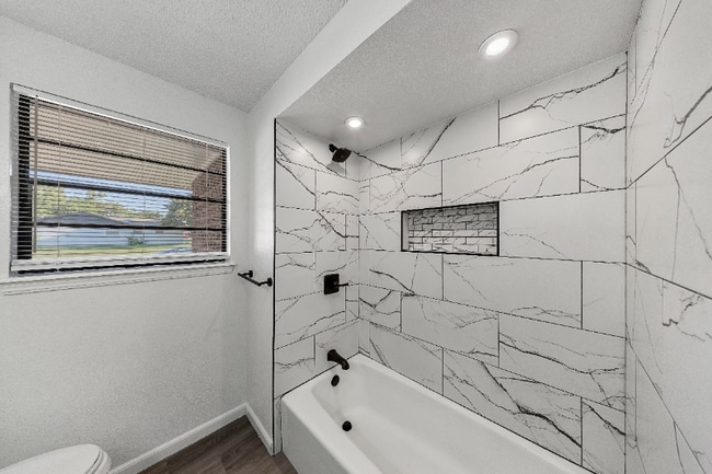 Foto del edificio - 3232 Parker Dr