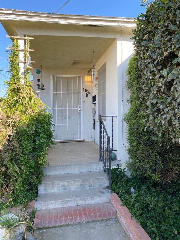 1906 Carrere St Unit 2Jan, Bakersfield, CA 93308 Room for Rent in