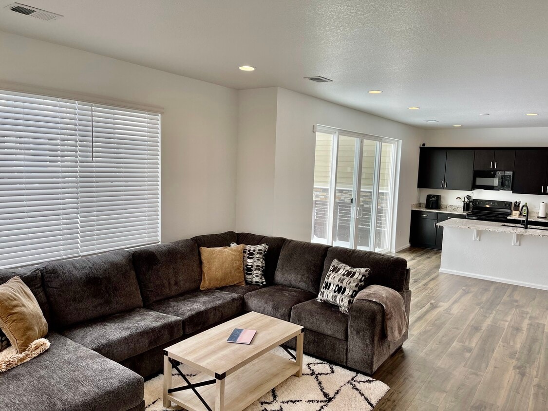 Primary Photo - 42 S Uriah St