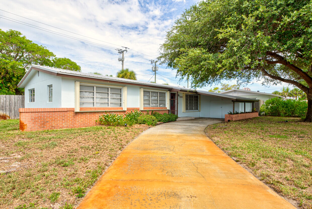 Primary Photo - 100 Brixton Ln