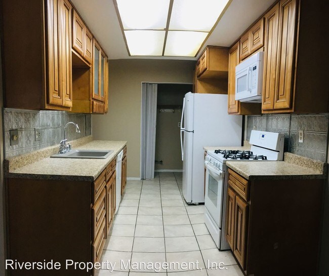 Building Photo - 3288 Little Mountain Dr