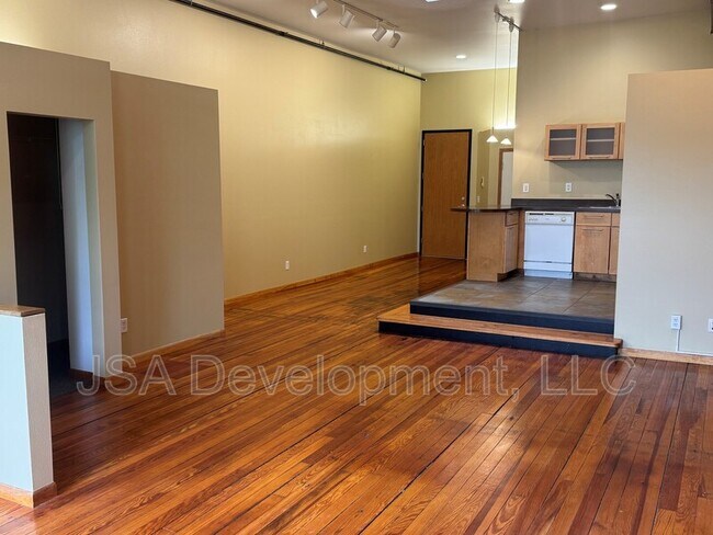 Foto del edificio - 220-224 E 4th St