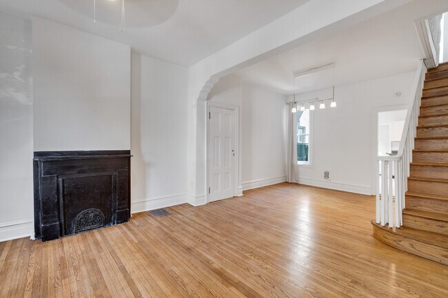 Foto del edificio - 2436 W Jefferson St