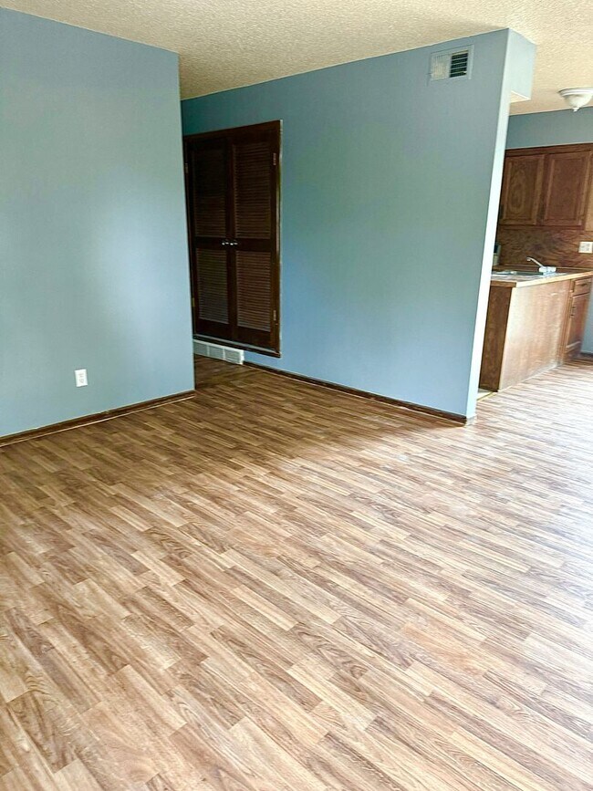 Foto del edificio - 8626 Lane Ave