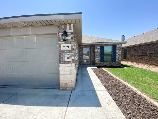 Building Photo - 3/2/2 Home in Windstone!