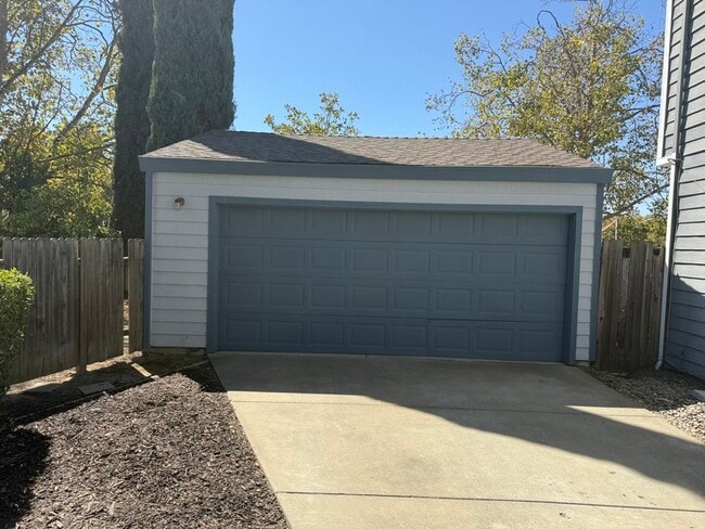 Building Photo - 1255 Farragut Cir